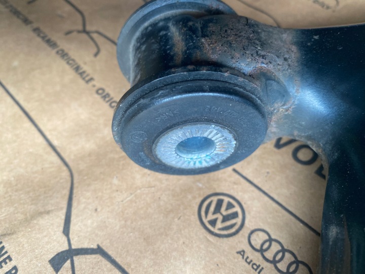 AUDI Q3 83A 2.0 TDI BRAS DE SUSPENSION DROIT PIVOT 3Q0407154D 3C0407366B 32KM