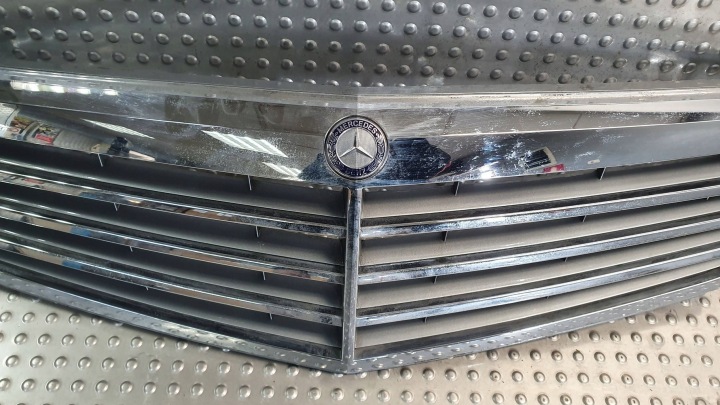 GRILLE CALANDRE MERCEDES C-KLASA W204 A2048800323 07-