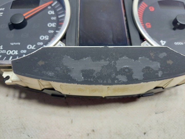 COMPTEUR COMPTEUR DE VITESSE AUDI A6 C6 3.0 D 4F0920900S
