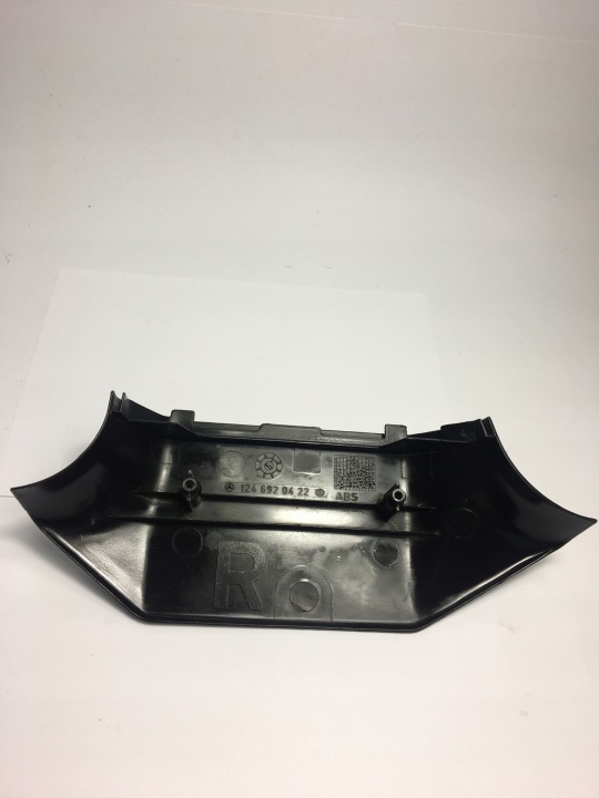 PROTECTION INFÉRIEURE CALANDRE MONTANTS B DROITE NOIRE MERCEDES W124 1246920422