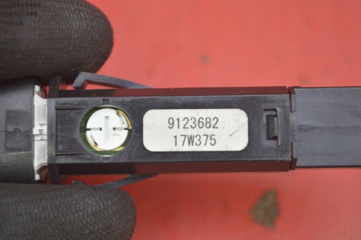 COMMUTATEUR FEUX D'URGENCE 9123682 VOLVO S40 V40 2 II LIFT 16-20