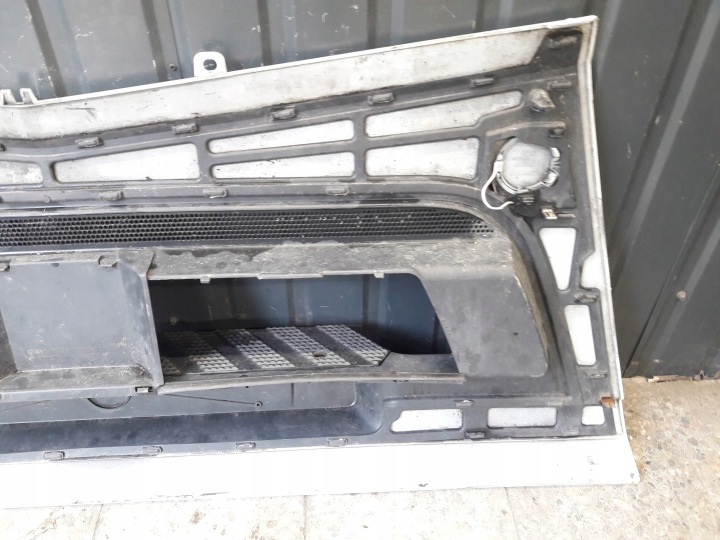 A9608856401 CALANDRE GRILLE MERCEDES ACTROS MK4 ENDOMMAGÉ