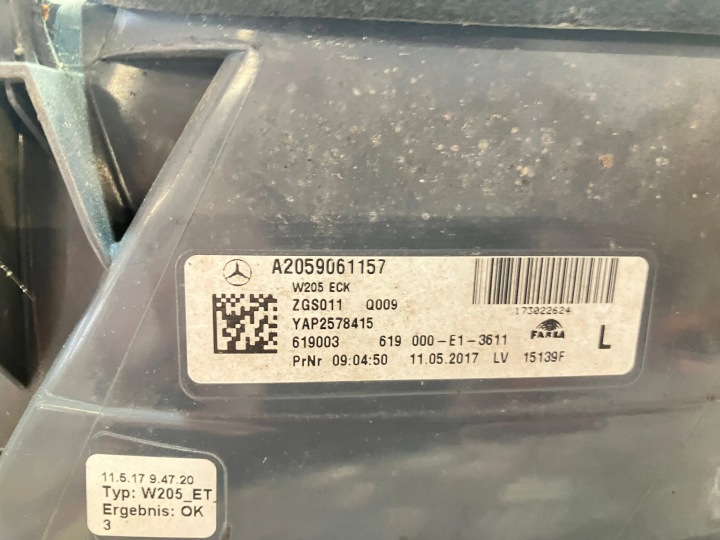 PHARE GAUCHE ARRIÈRE DANS AILE MERCEDES W205 BERLINE