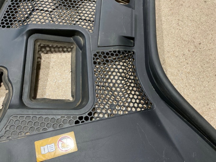 DOUBLURE DE PASSAGE DE ROUE AVANT CÔTÉ GAUCHE MERCEDES-BENZ C W205 A2058309402