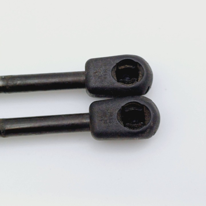 SERVOMOTEUR COUVERCLES DE COFFRE COUVERCLES DE COFFRE HYUNDAI MATRIX 8178017032 PRIX ZA 2 PCS NR247