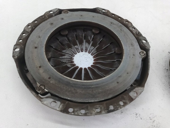 EMBRAYAGE COMPLET SKODA FABIA II 030105271D 1.4 16V