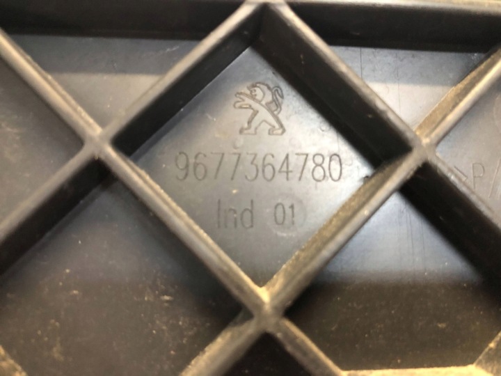 PEUGEOT 308 II T9 HAYON GT LINE LIFT 18R GLISSIÈRE RENFORCEMENT PARE-CHOCS ARRIÈRE