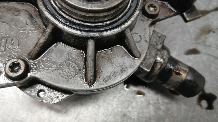 POMPE VACU VW GOLF IV 1.9TDI HAYON 97-06R 038145101B