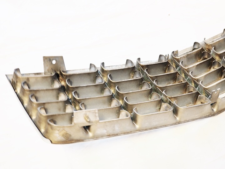CADILLAC NORTHSTAR SEVILLE STS SLS 1992-07 GRILLE CALANDRE CHROME 20729794