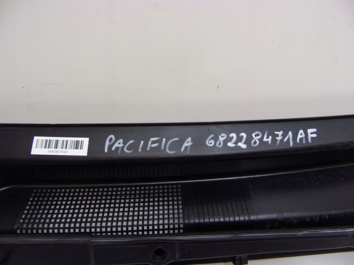 CHRYSLER PACIFICA 16- DOUBLURE DE PASSAGE DE ROUE 68228471AF