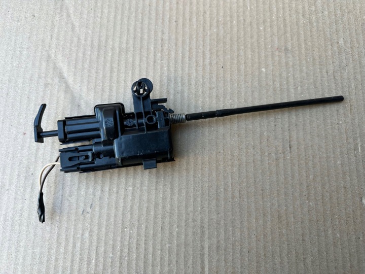 RENAULT CLIO IV SERVOMOTEUR BOUCHONS GOULOTTE DE REMPLISSAGE CARBURANTS 788262843R