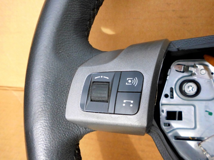 OPEL ZAFIRA B VOLANT MULTIFONCTION 13138708 AD CUIR