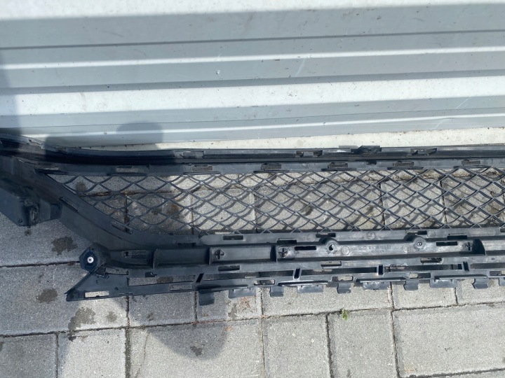 GRILLE PARE-CHOCS AVANT AVANT CENTRALE MERCEDES C-KLASA W205 AMG 63 EUROPE
