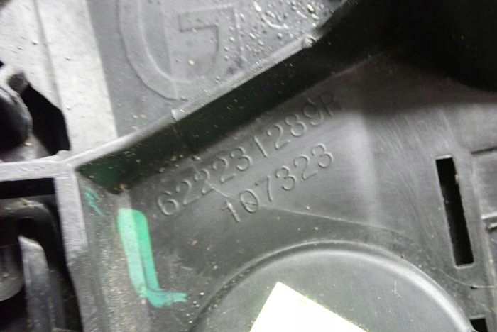 RENAULT MEGANE V E-TECH 22- ANGLE MOULURE GAUCHE AVANT AVANT