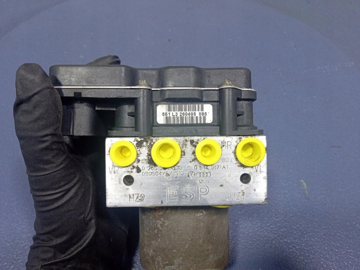 AUDI A4 B7 04-08 2.0 TDI 140KM POMPE ABS 8E0614517AT