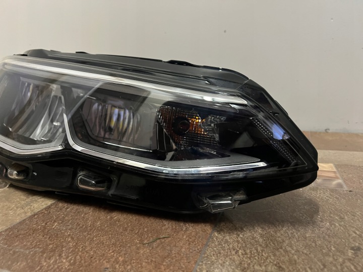 PHARE DROIT AVANT AVANT VW VOLKSWAGEN GOLF VIII 8 5H1941006B