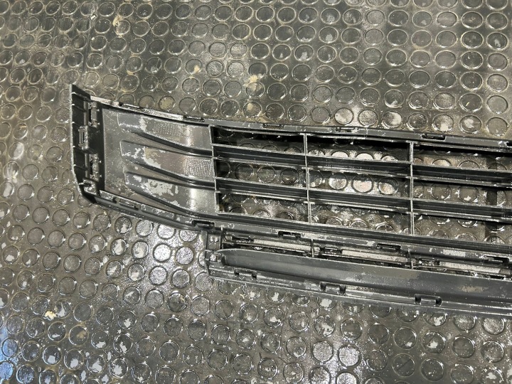 VW TOURAN II 2 III 5TA 15-26 CALANDRE GRILLE INFÉRIEURE PARE-CHOCS AVANT AVANT