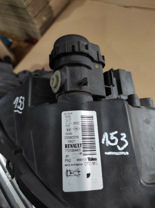 PHARE AVANT DROITE RENAULT ESPACE IV LIFT XÉNON 7701064405