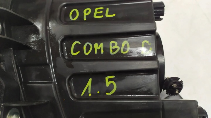 PHARE AVANT AVANT GAUCHE OPEL COMBO C ENDOMMAGÉ