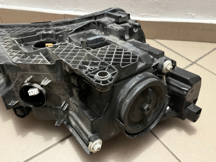 PHARE AVANT AVANT GAUCHE SKODA SUPERB III 3 XÉNON 3V1941015A