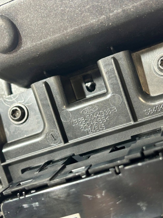 FORD EXPLORER VI 2020 TUNNEL CENTRAL
