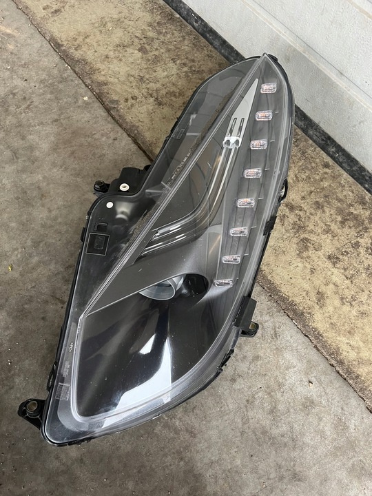 FERRARI F12 BERLINETTA LEFT HEADLIGHT IZQUIERDO FARO 89102384SX 