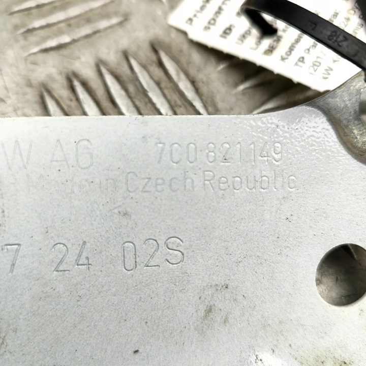 FIXATION AVANT GAUCHE GARDE-BOUE MAN TGE FURGON (UY_) 7C0821149