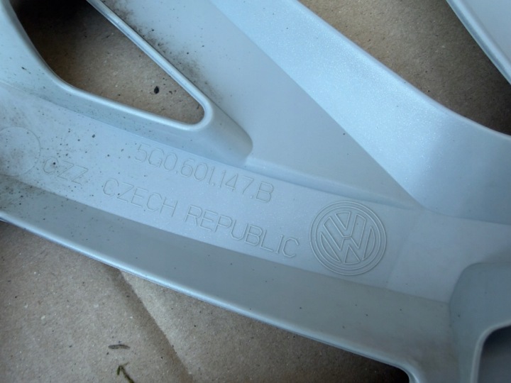 COUVERCLE VOLKSWAGEN OE 1 MM VOLKSWAGEN 5G0601147B