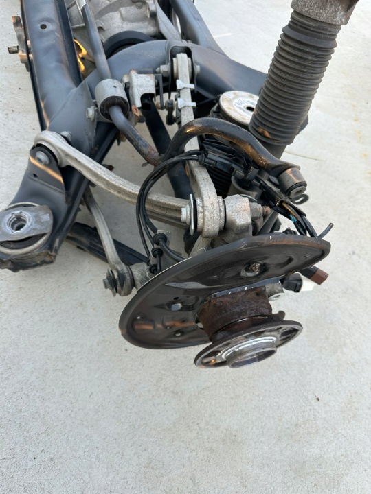 MERCEDES E-KLASA W213 E400D CHÂSSIS SUSPENSION CHÂSSIS POUTRE ARRIÈRE ARRIÈRE ARRIÈRE