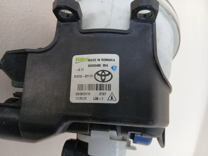 TOYOTA YARIS III AURIS II CH-R AYGO II PHARES ANTIBROUILLARD DROIT AVANT AVANT 90008490
