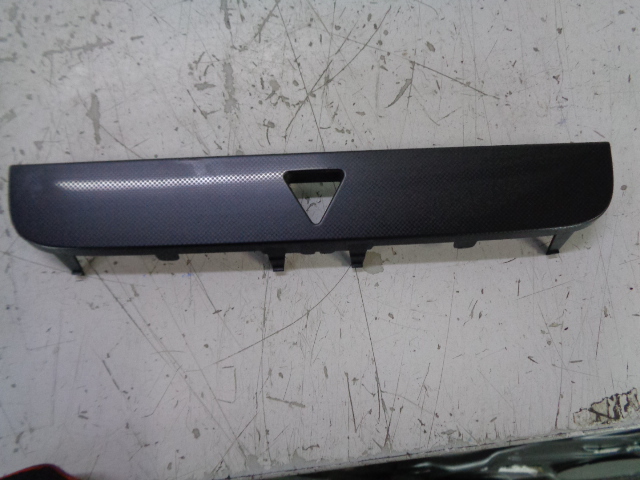 VW PASSAT B6 CHÂSSIS PROTECTION CHÂSSIS TABLEAU DE BORD APPAREILS 318370200