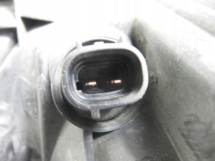 PHARE GAUCHE AVANT TOYOTA AVENSIS T25