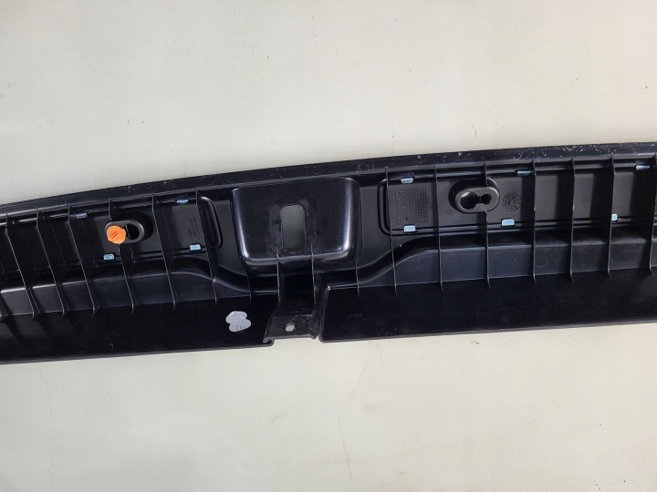 PROTECTION SERRURE SEUIL COURROIE ARRIÈRE MERCEDES GLC X253 W253 A2536907801