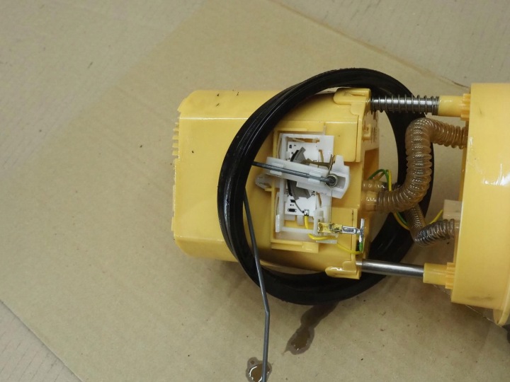CAPTEUR NIVEAU CARBURANTS 8V51-9275 FORD FIESTA MK7 1.6 TDCI 90 KM 08-13