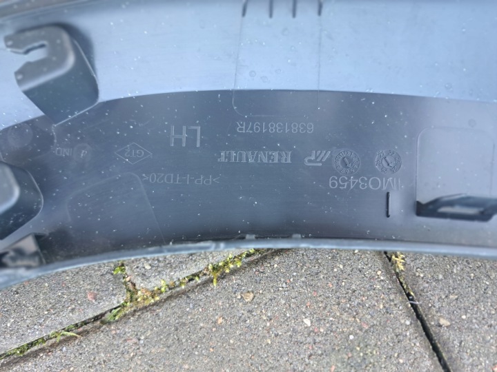 DACIA DUSTER III ANNÉE 2024 AVANT BAGUETTES GARDE-BOUE 638123372R/638138197R