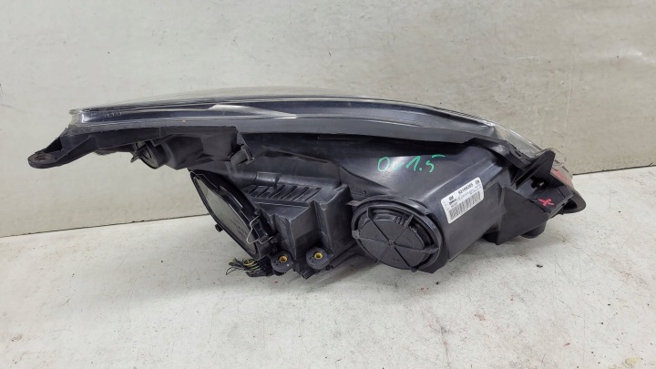 OPEL CORSA D LIFT 11- GAUCHE PHARE AVANT AVANT PROJECTEUR 93189365