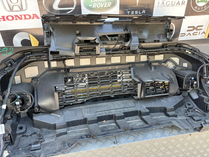 RENAULT DACIA DUSTER III PARE-CHOCS AVANT COMPLET CAMÉRA 6XPDC