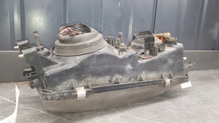001-4458 PROJECTEUR GAUCHE AVANT MITSUBISHI COLT III STANLEY