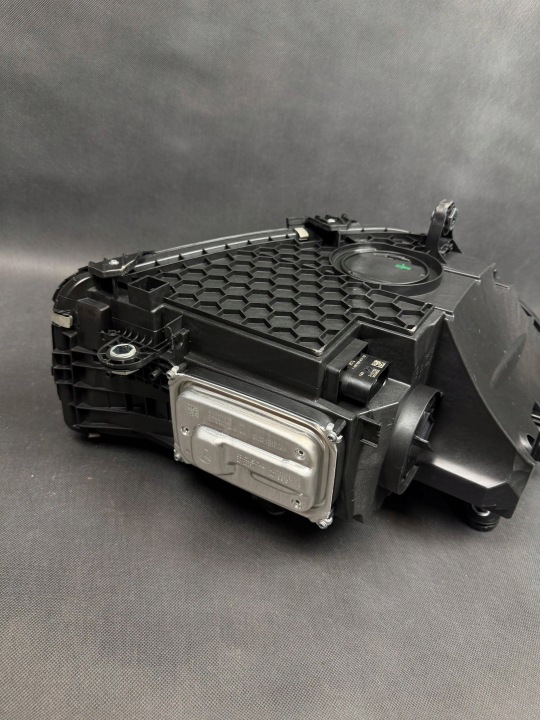 ENSEMBLE PHARE PHARE PROJECTEUR MERCEDES CLASSE C W206 A2069068204 A2069068104