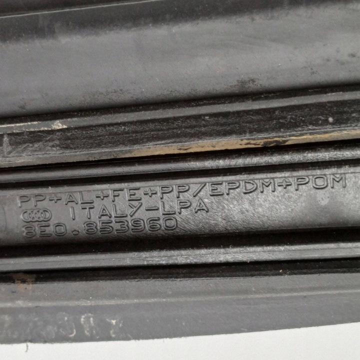 MOULURE PORTES INFÉRIEURE DROIT AVANT AUDI A4 B6 8E0853960 NR157