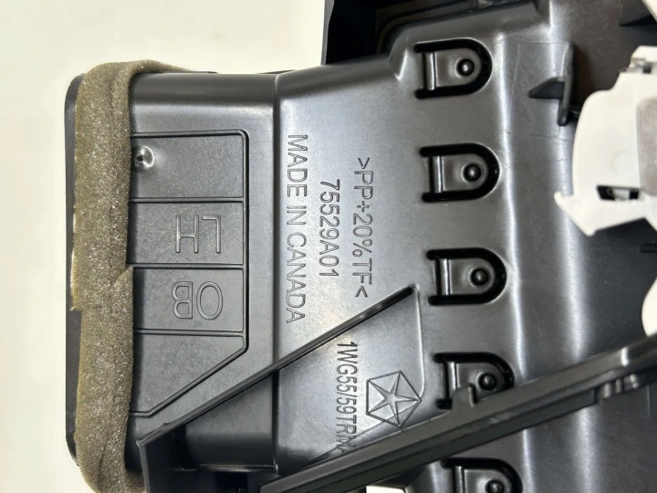 CHEROKEE KL 2013- GRILLE CONDUIT ADMISSION GAUCHE 75529A01