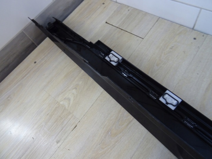 MOULURE SEUIL DROITE BMW 7 G70 51779464150 LLU