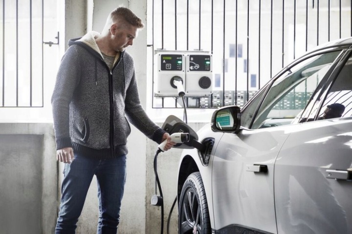 CÂBLE VERS LADOWANIA OSRAM VERS AUTOMOBILES ÉLECTRIQUES BATTERYCHARGE 7PIN 1PHASE 16A