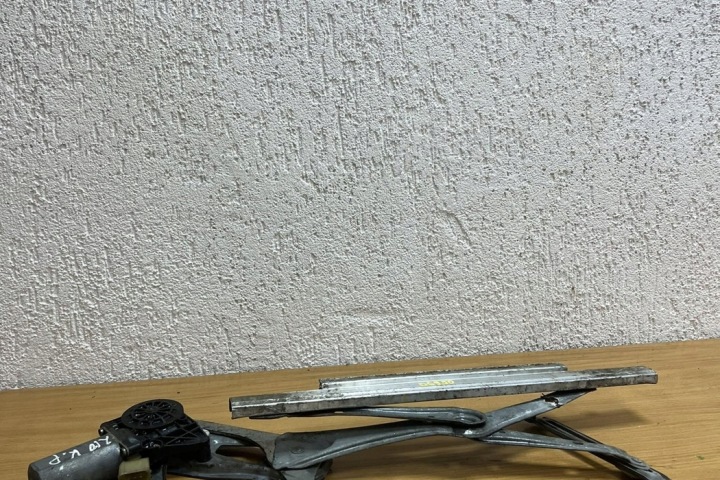 ÉLÉVATEUR VITRES PORTES ARRIÈRE AVEC MOTEUR MERCEDES-BENZ E (W210) 0130821708