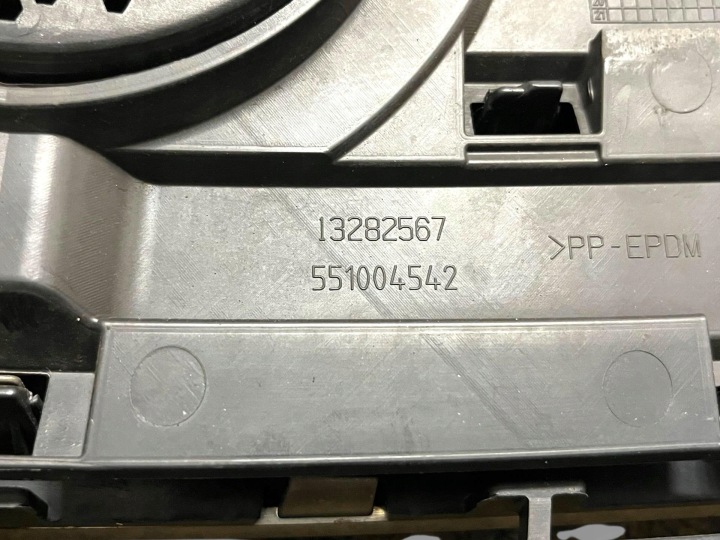 CALANDRE RADIATEUR OPEL INSIGNIA A 2011 13282567