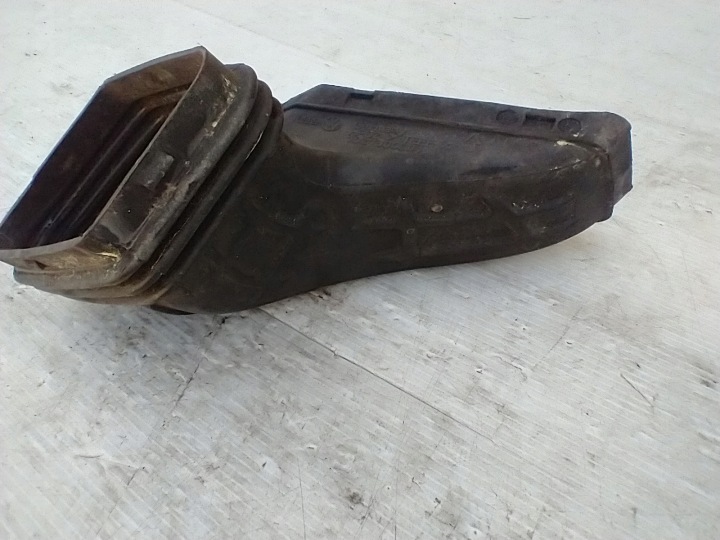 AUDI A4 B8 2.0 TDI FIL GUIDE D'AIR ADMISSION CONDUIT D'AIR 8K0129739A