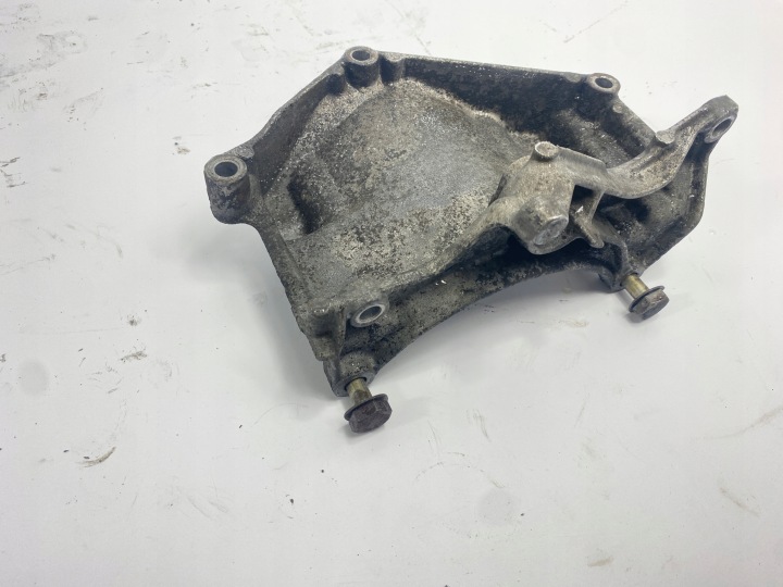 POIGNÉE FIXATION ALTERNATEUR MERCEDES W124 M111 E200 E220 220E 1111550135
