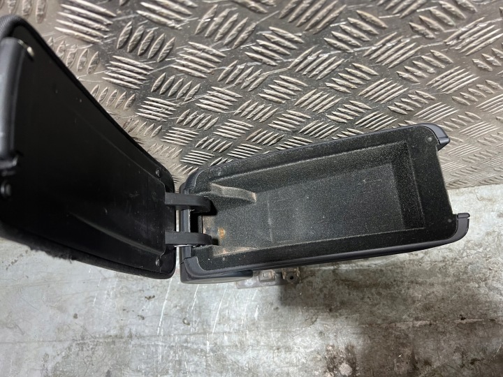 AUDI A1 8X LIFT TUNNEL CENTRAL ACCOUDOIR FREIN À MAIN ORIGINAL