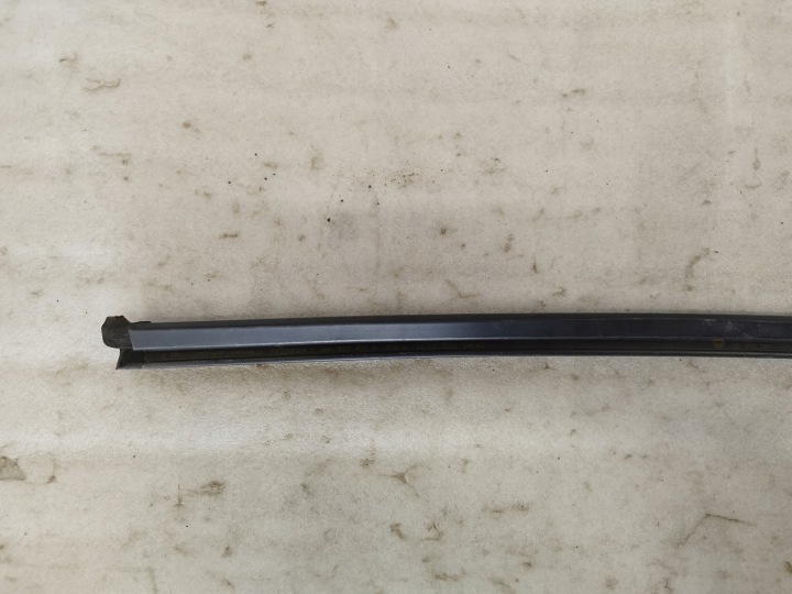 MOULURE RACLOIR GAUCHES AVANT PORTES VW PASSAT VARIANT B7 (365)