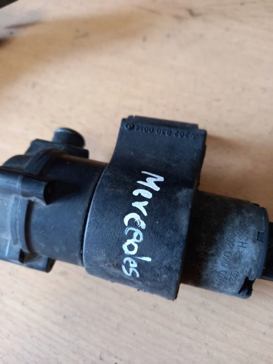 SUPPLÉMENTAIRE POMPE À EAU MERCEDES W638 0392020026 2.3D 96-03
